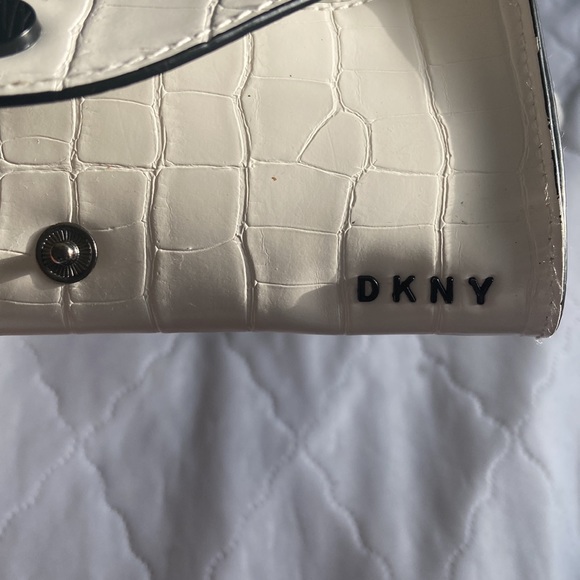 DKNY small Fanny pack - Picture 7 of 9